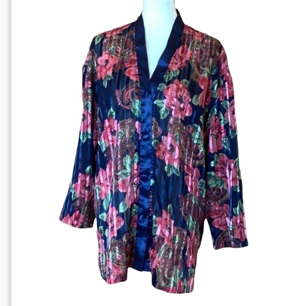 Vintage Victoria’s Secret gold label floral print sleep shirt Size Medium
